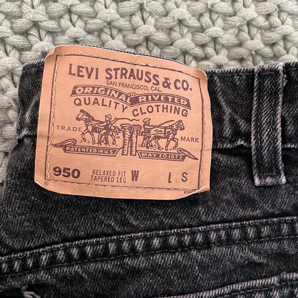 VINTAGE Levi’s 950 Jeans